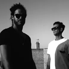 收听 V.A.M.O、观看音乐视频、阅读小传、查看巡演日期等 ！