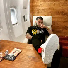 Richi Rayを聴いたり、ミュージックビデオを鑑賞したり、経歴やツアー日程などを確認したりしましょう！