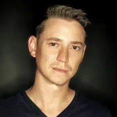 聆聽 Pierre Pienaar、觀看音樂影片、閱讀小傳、查看巡演日期等！