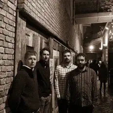 The Abstractsを聴いたり、ミュージックビデオを鑑賞したり、経歴やツアー日程などを確認したりしましょう！