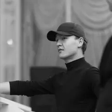 Janer सुनें, म्यूज़िक वीडियो देखें, बायो पढ़ें, दौरे की तारीखें और बहुत कुछ देखें!