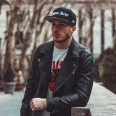 收听 Johnny Dehn、观看音乐视频、阅读小传、查看巡演日期等 ！