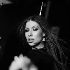 Escucha a POLYA, mira videos musicales, lee su biografía, consulta las fechas de las gira y más.