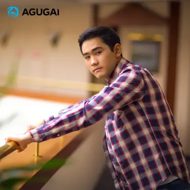 Жас арық кеуделі