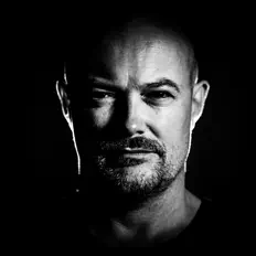 Thomas E Rouchを聴いたり、ミュージックビデオを鑑賞したり、経歴やツアー日程などを確認したりしましょう！