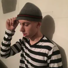 收听 Hawkins、观看音乐视频、阅读小传、查看巡演日期等 ！