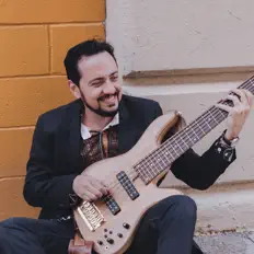 收听 Flavio Lira、观看音乐视频、阅读小传、查看巡演日期等 ！