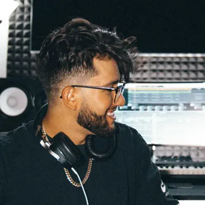 Listen to Alex Ruiz, watch music videos, read bio, see tour dates & more!
