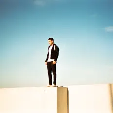 Escucha a Adam Fine, mira vídeos musicales, lee la biografía, consulta fechas de giras y mucho más.