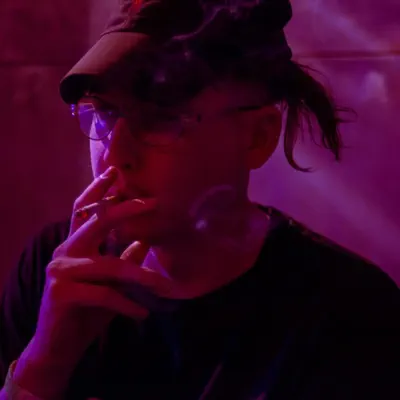 Poslechněte si Two Dis? od interpreta Phraynkh P