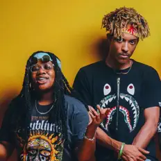 Slingshot सुनें, म्यूज़िक वीडियो देखें, बायो पढ़ें, दौरे की तारीखें और बहुत कुछ देखें!