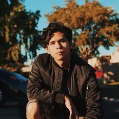 Poslechněte si interpreta ATMC, sledujte hudební videa, přečtěte si životopis, podívejte se na data turné a další informace.