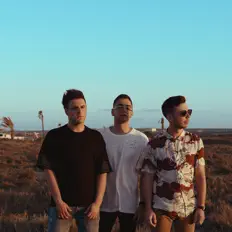 Distant Bonds सुनें, म्यूज़िक वीडियो देखें, बायो पढ़ें, दौरे की तारीखें और बहुत कुछ देखें!