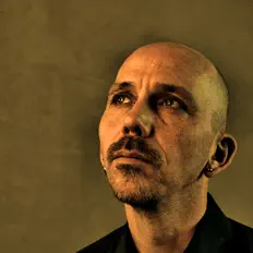 Escucha a Mark Luto, mira videos musicales, lee su biografía, consulta las fechas de las gira y más.