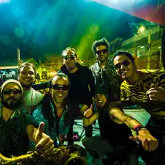 Poslechněte si interpreta Malalma, sledujte hudební videa, přečtěte si životopis, podívejte se na data turné a další informace.