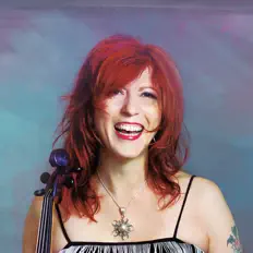 Luister naar Deni Bonet, bekijk muziekvideo's, lees de bio, bekijk de tourdata, en meer!