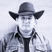 Ouça undefined, assista a videoclipes, leia a biografia, veja as datas das turnês e mais!