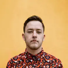 收听 Drunk Girl、观看音乐视频、阅读小传、查看巡演日期等 ！