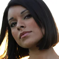 Gabby Villanuevaを聴いたり、ミュージックビデオを鑑賞したり、経歴やツアー日程などを確認したりしましょう！