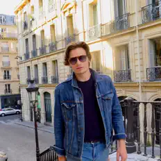 Luister naar Bliss, bekijk muziekvideo's, lees de bio, bekijk de tourdata, en meer!