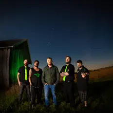 Calling Grace सुनें, म्यूज़िक वीडियो देखें, बायो पढ़ें, दौरे की तारीखें और बहुत कुछ देखें!