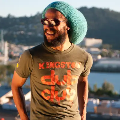 Listen to Aaron Nigel Smith, watch music videos, read bio, see tour dates & more!