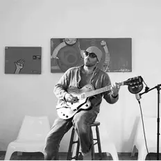 orangecapを聴いたり、ミュージックビデオを鑑賞したり、経歴やツアー日程などを確認したりしましょう！