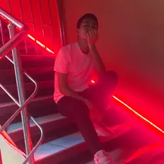 Escucha a Лилси, mira videos musicales, lee su biografía, consulta las fechas de las gira y más.