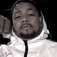 收听 Simeo Season、观看音乐视频、阅读小传、查看巡演日期等 ！