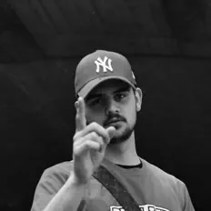 Kasim109を聴いたり、ミュージックビデオを鑑賞したり、経歴やツアー日程などを確認したりしましょう！