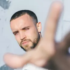 William Wallace을(를) 듣고, 뮤직 비디오를 보고, 약력을 읽고, 투어 일정 등을 확인하세요!