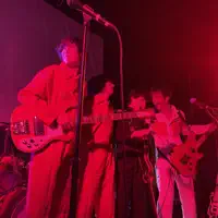 Poslechněte si interpreta undefined, sledujte hudební videa, přečtěte si životopis, podívejte se na data turné a další informace.