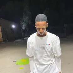 Gardo Jr dinle, müzik videolarını izle, biyografisini oku, tur tarihlerini ve daha fazlasını gör!