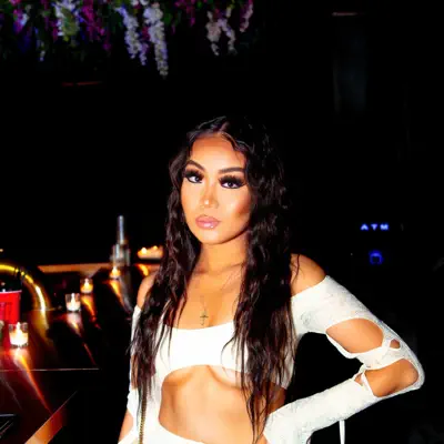 Listen to Kelly Goon, watch music videos, read bio, see tour dates & more!