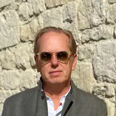 Ali Thomson सुनें, म्यूज़िक वीडियो देखें, बायो पढ़ें, दौरे की तारीखें और बहुत कुछ देखें!