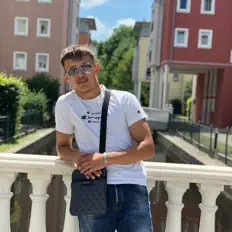 Poslechněte si interpreta Luan, sledujte hudební videa, přečtěte si životopis, podívejte se na data turné a další informace.