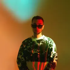 Poslechněte si interpreta БОМБЕY, sledujte hudební videa, přečtěte si životopis, podívejte se na data turné a další informace.