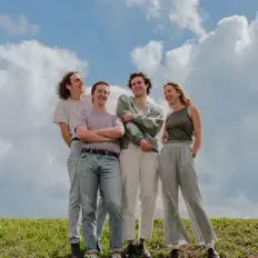 Ascolta Flag Duty, guarda video musicali, leggi la biografia, vedi le date del tour & altro!