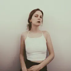 Hör dir ivy z an, schau dir Musikvideos an, lies die Biografie, finde Tourdaten und mehr!