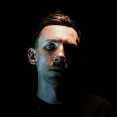 Posłuchaj wykonawcy Simon Crane, obejrzyj teledyski, przeczytaj biografię, zobacz daty tras koncertowych i nie tylko!