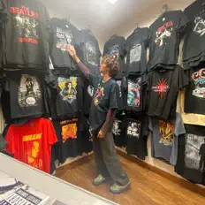 Écoutez Julises, regardez des vidéoclips, lisez la biographie, consultez les dates de tournée et plus encore !