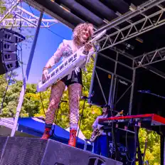 Natalie Brooke सुनें, म्यूज़िक वीडियो देखें, बायो पढ़ें, दौरे की तारीखें और बहुत कुछ देखें!