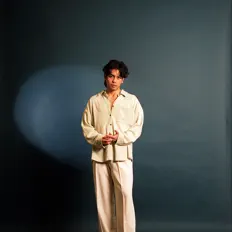 收听 Mar Emanuel、观看音乐视频、阅读小传、查看巡演日期等 ！