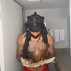 聆聽 Acy Rose、觀看音樂影片、閱讀小傳、查看巡演日期等！