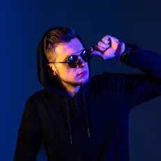 Dengarkan Nickolas Grace, tonton video musik, baca bio, lihat tanggal tur & lainnya!