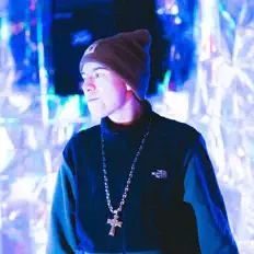 Lil Bear सुनें, म्यूज़िक वीडियो देखें, बायो पढ़ें, दौरे की तारीखें और बहुत कुछ देखें!