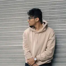 Nirajを聴いたり、ミュージックビデオを鑑賞したり、経歴やツアー日程などを確認したりしましょう！