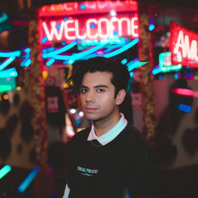 Never Giving Up - Single