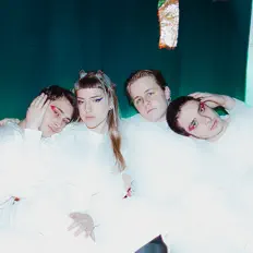 Masažを聴いたり、ミュージックビデオを鑑賞したり、経歴やツアー日程などを確認したりしましょう！