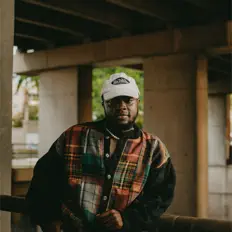 Nayoを聴いたり、ミュージックビデオを鑑賞したり、経歴やツアー日程などを確認したりしましょう！